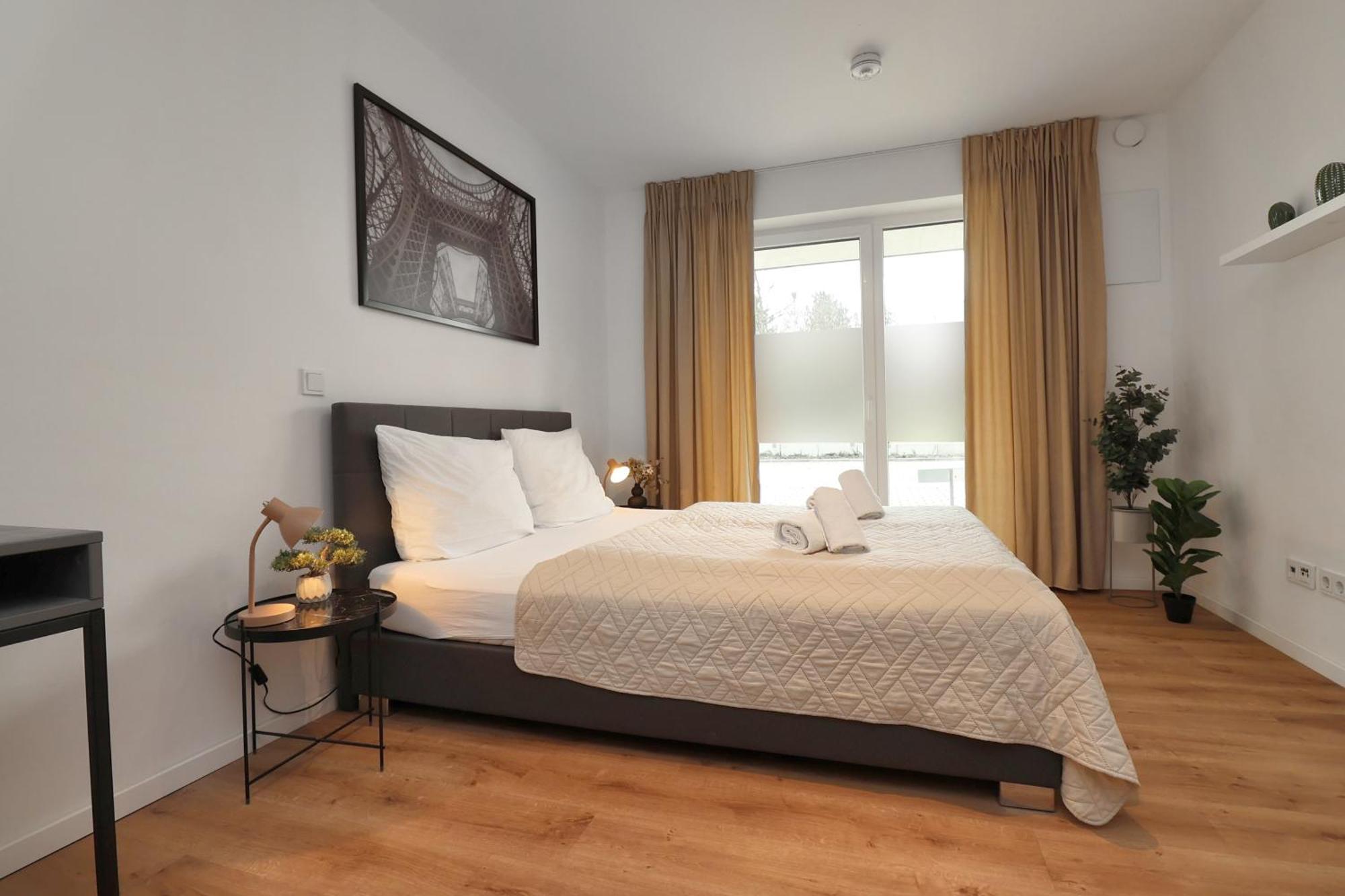 Helloyou Apartments อินเงนไฮม์ อัม ไรน์ ภายนอก รูปภาพ