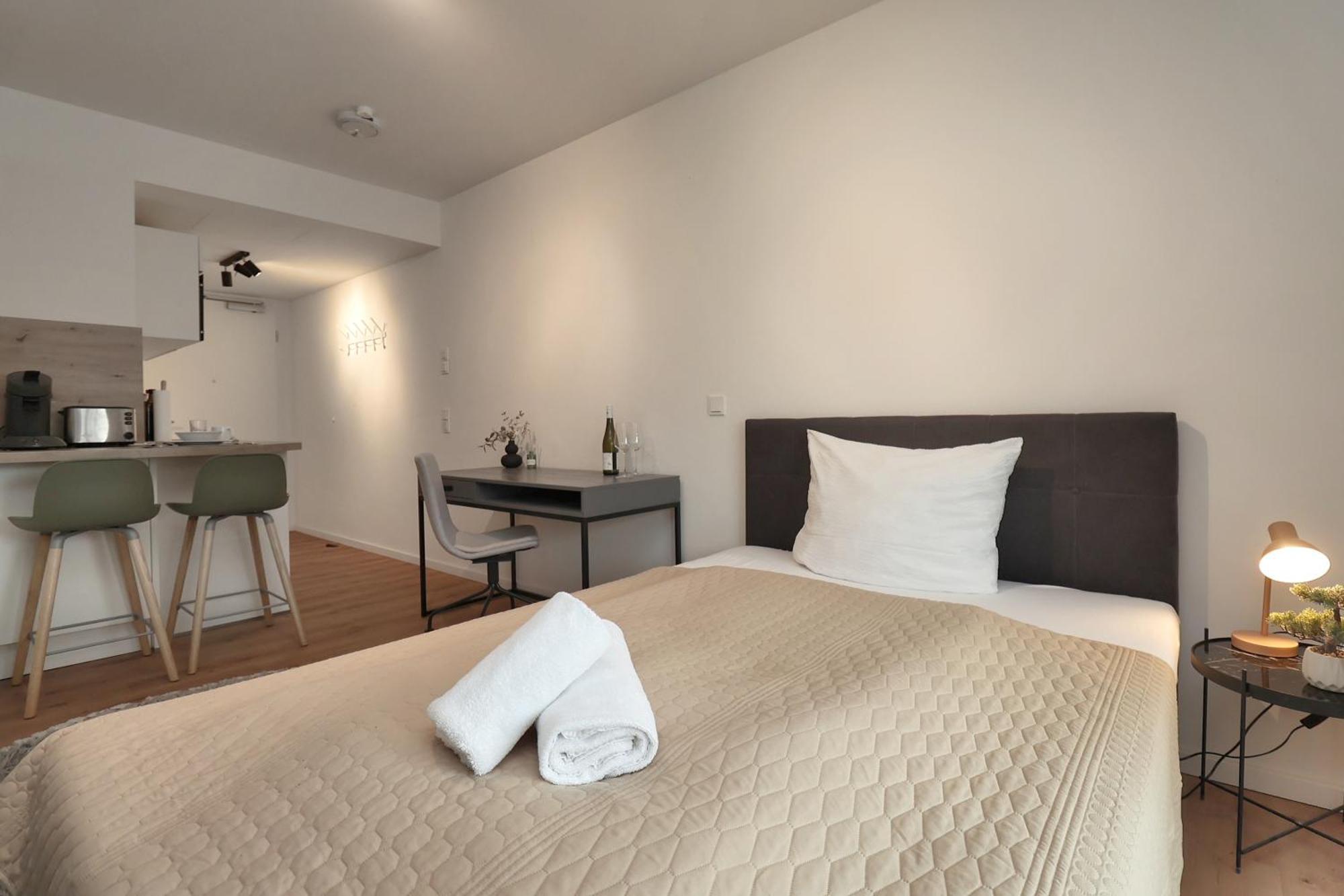 Helloyou Apartments อินเงนไฮม์ อัม ไรน์ ภายนอก รูปภาพ