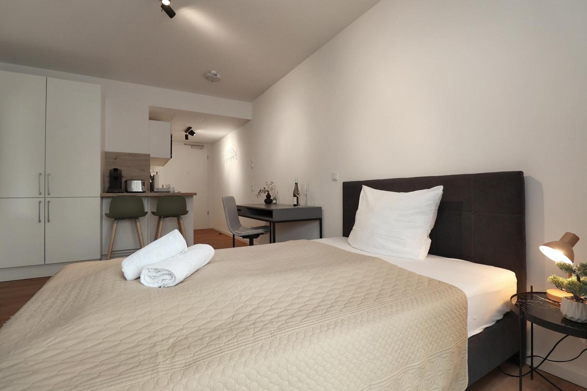 Helloyou Apartments อินเงนไฮม์ อัม ไรน์ ภายนอก รูปภาพ