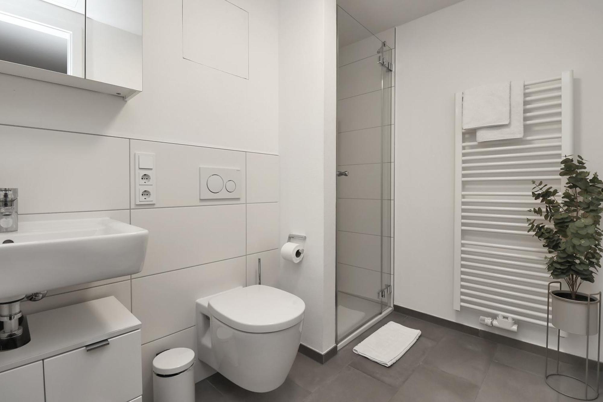 Helloyou Apartments อินเงนไฮม์ อัม ไรน์ ภายนอก รูปภาพ